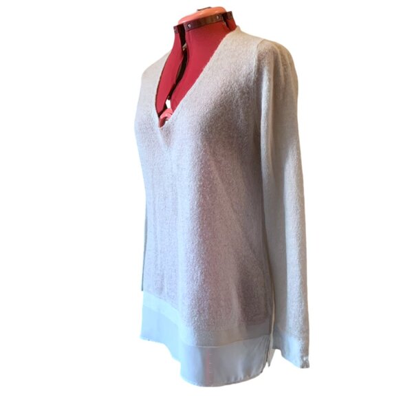 CONTEMPORAINE - Gray Top V neck - touch of mohair semi Sheer sweater - large - Picture 4 of 13